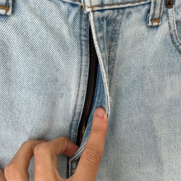 Vintage Levis 550 Light Wash relax fit Jeans Made in Canada - Picture 6 of 16